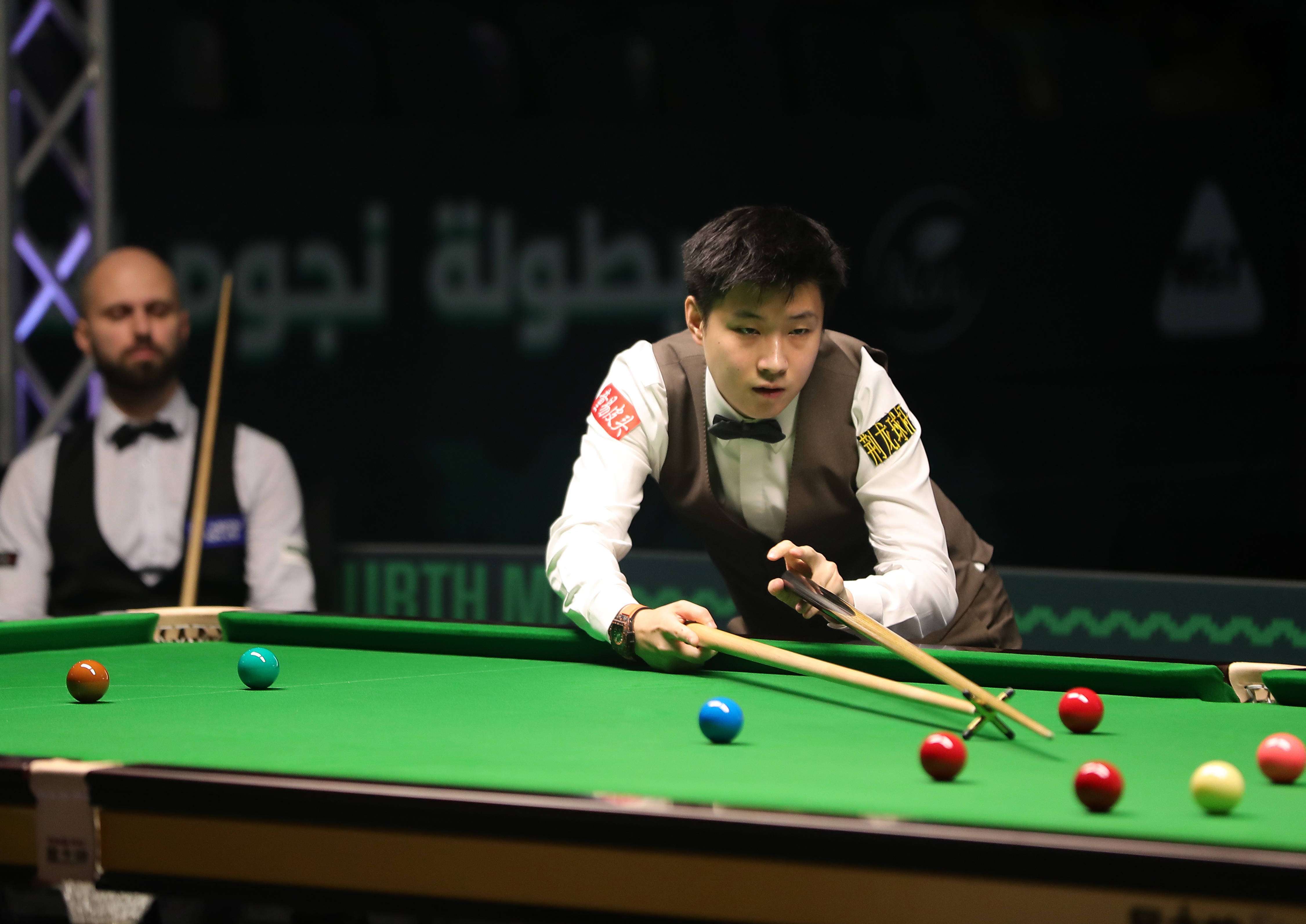 一个更加透 一个更加透