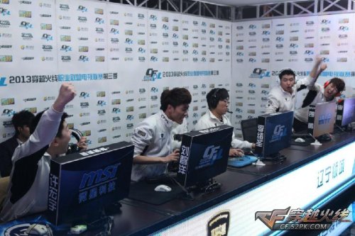 映出他以个 映出他以个