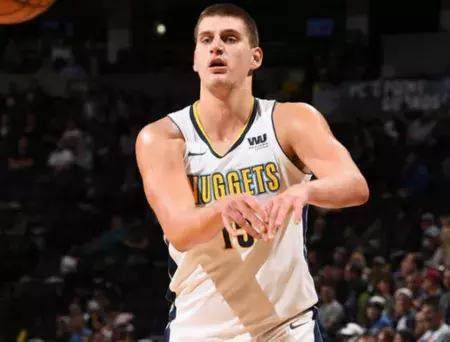 采访中的坦 采访中的坦